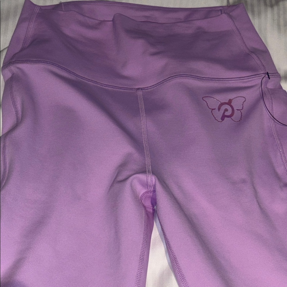 PELOTON HIGH WAISTED SIDE POCKET LEGGING LAVENDER COLOR SIZE XS WAIST 11” NWTS